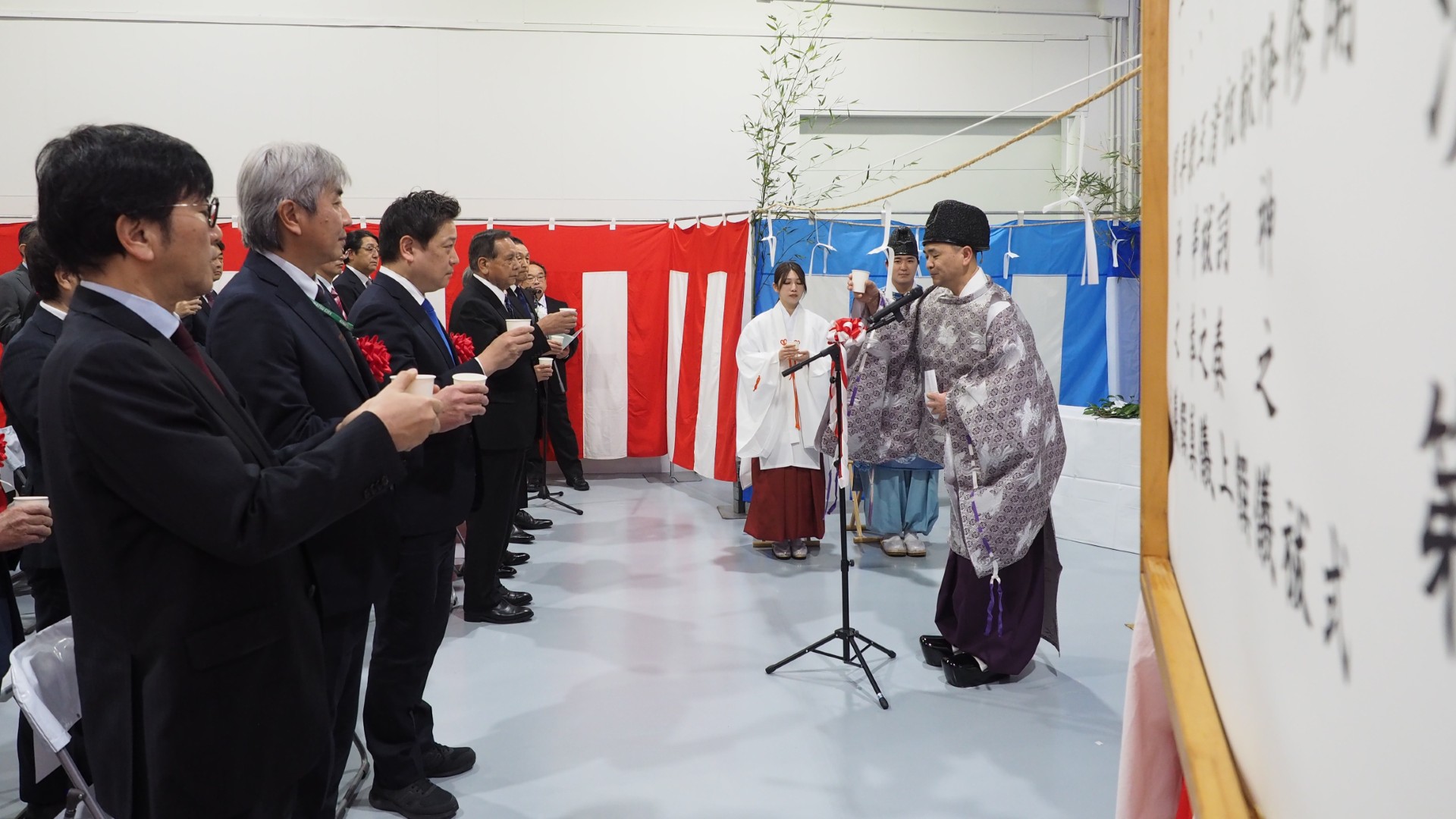 神酒拝戴の様子