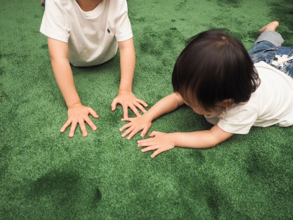 民間託児所でもペーパーターフが採用されています